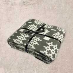 Caernarfon Tapestry Pattern Throw/blanket Grey/white